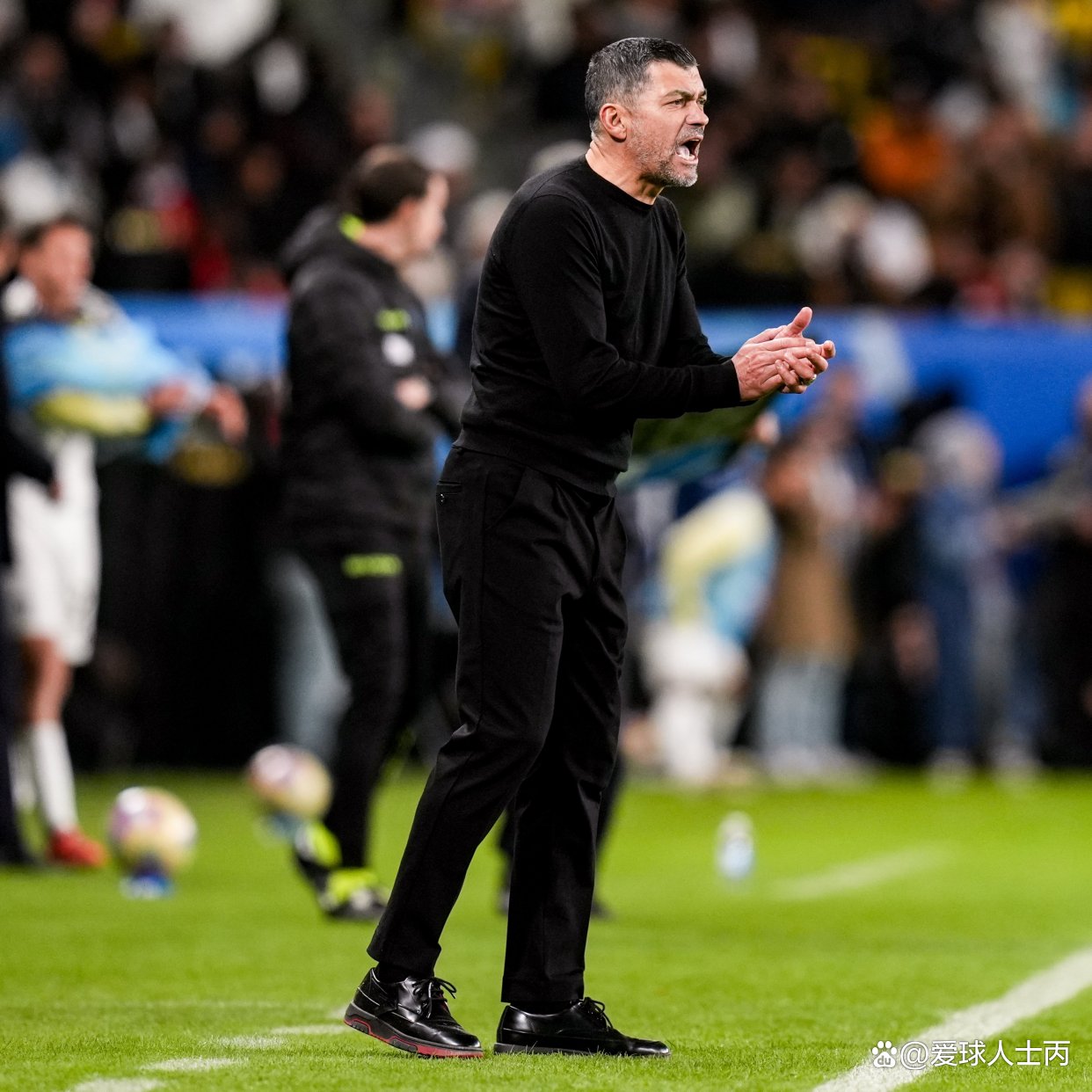 金年会-包含赛前费耶诺德备战西甲，完成体检细节曝光，球迷炸锅，身体对抗强度拉满的词条