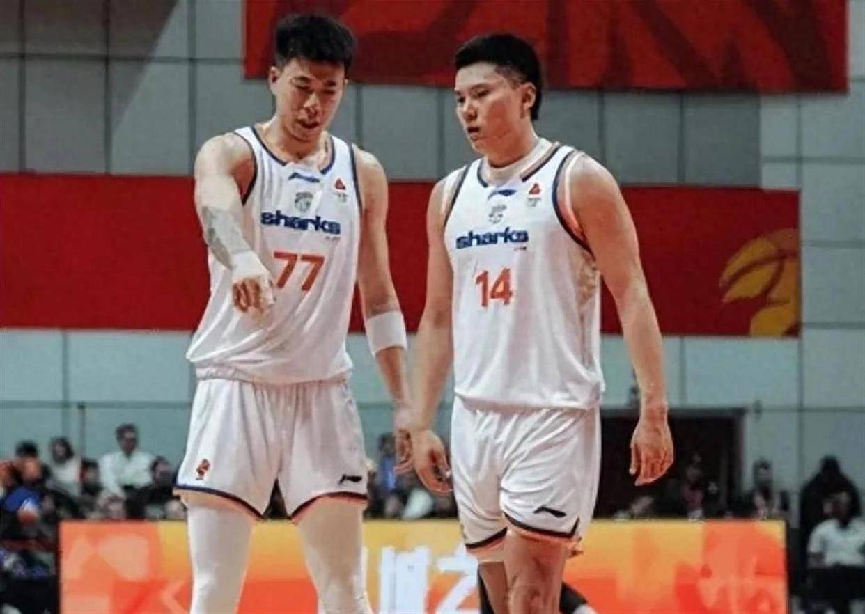 包含今晨CBA季后赛传出新动向，尼斯更衣室发声，管理层表态：赛场秩序良好，训练强度明显提升的词条